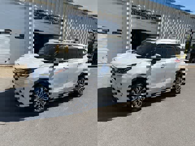 Used 2020 Toyota Highlander Platinum image 16