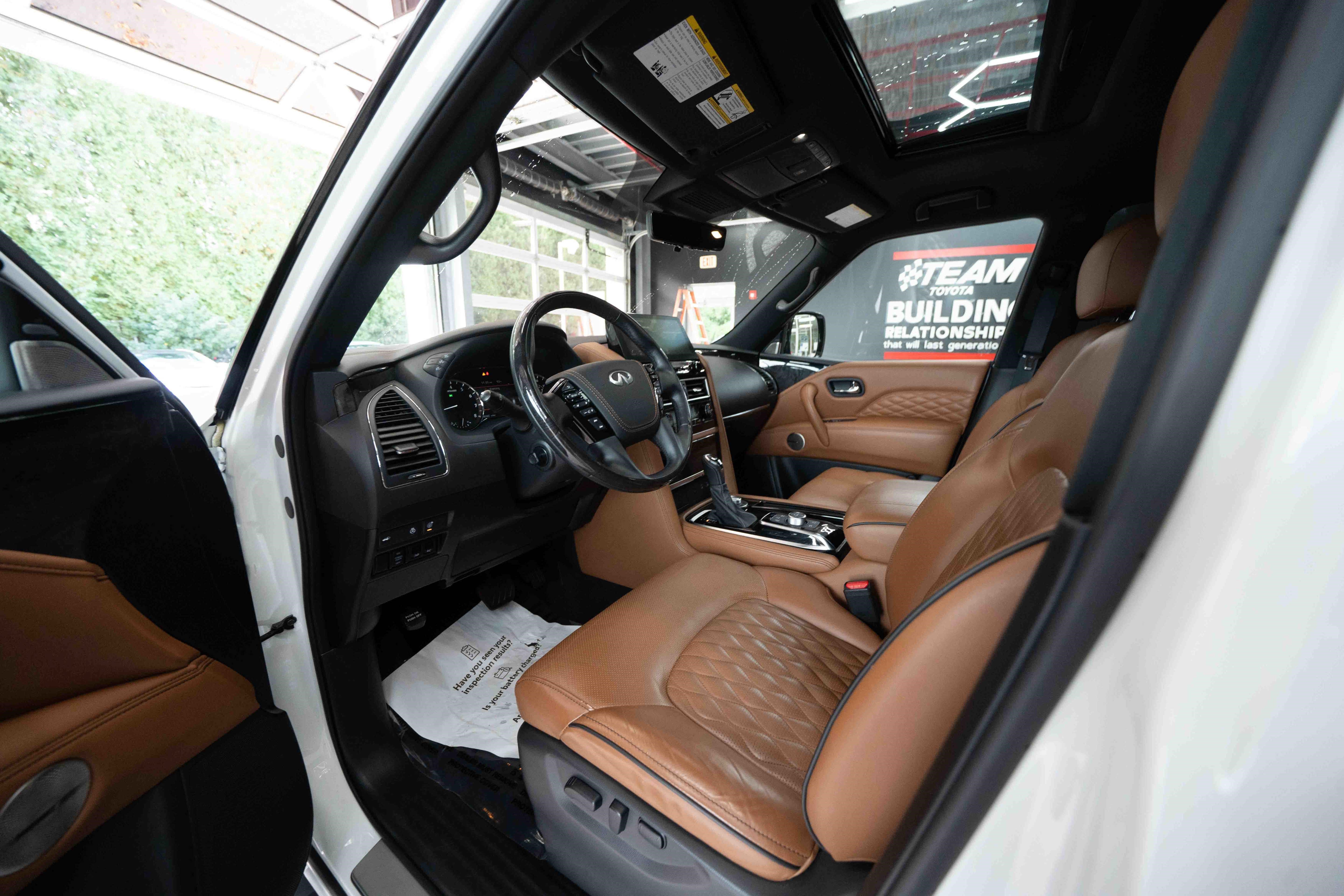 Used 2022 INFINITI QX80 Sensory w/ All-Season Package AWD/4WD image 8