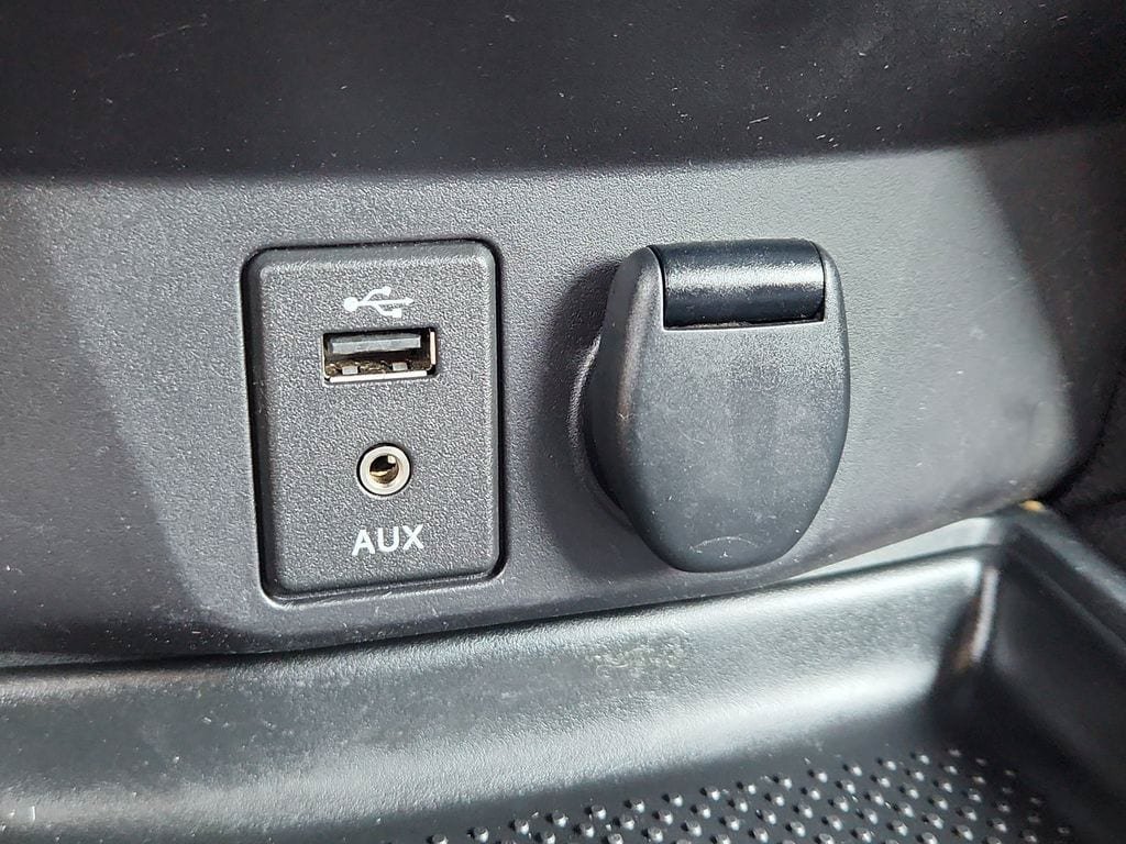 Used 2014 Nissan Rogue SV AWD/4WD image 21