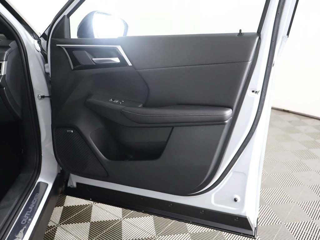 New 2026 Mitsubishi Outlander LE FWD image 23