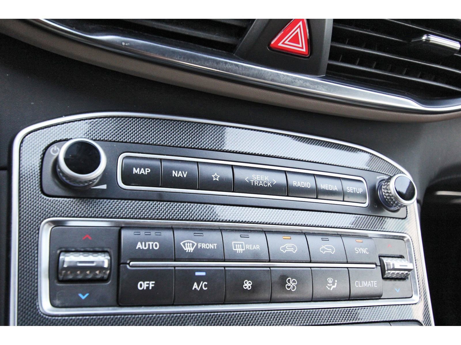 Used 2023 Hyundai Santa Fe SEL w/ Premium Package image 26