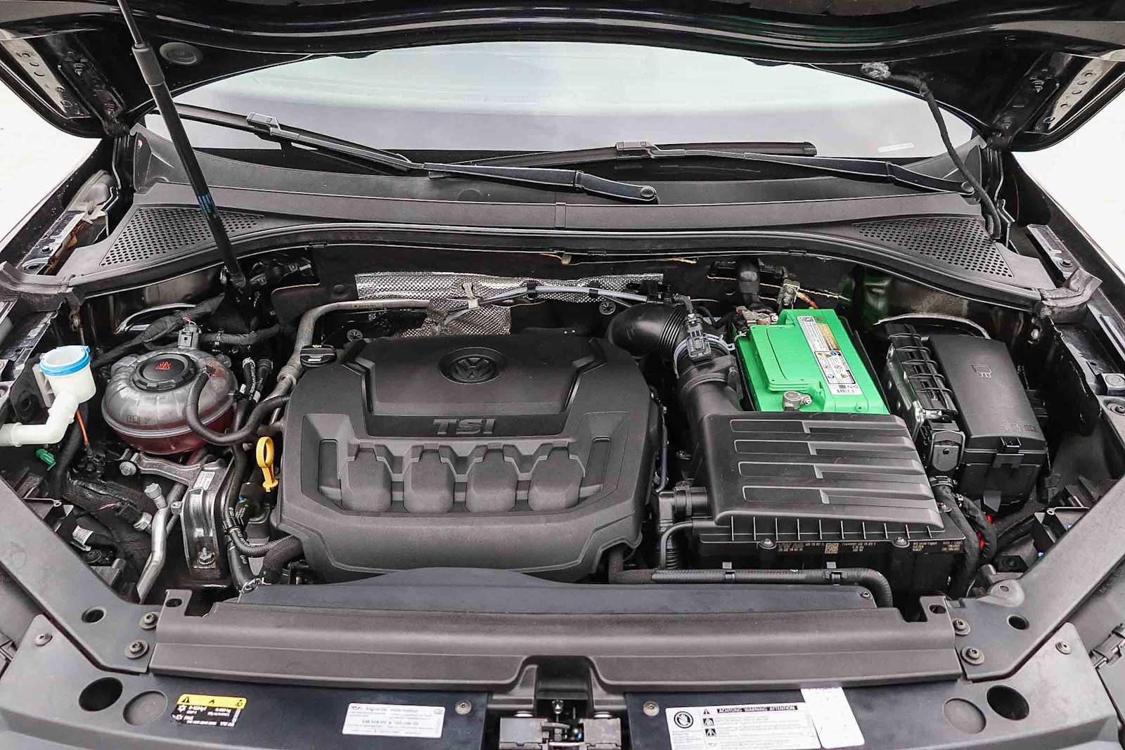 Used 2018 Volkswagen Tiguan SEL Premium FWD image 31