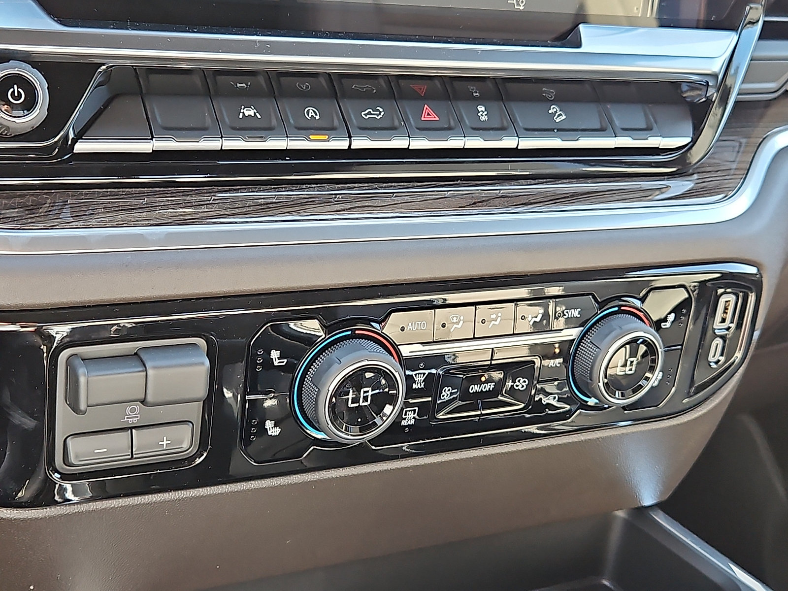 New 2026 Chevrolet Silverado 1500 LT Trail Boss w/ Convenience Package II AWD/4WD image 17