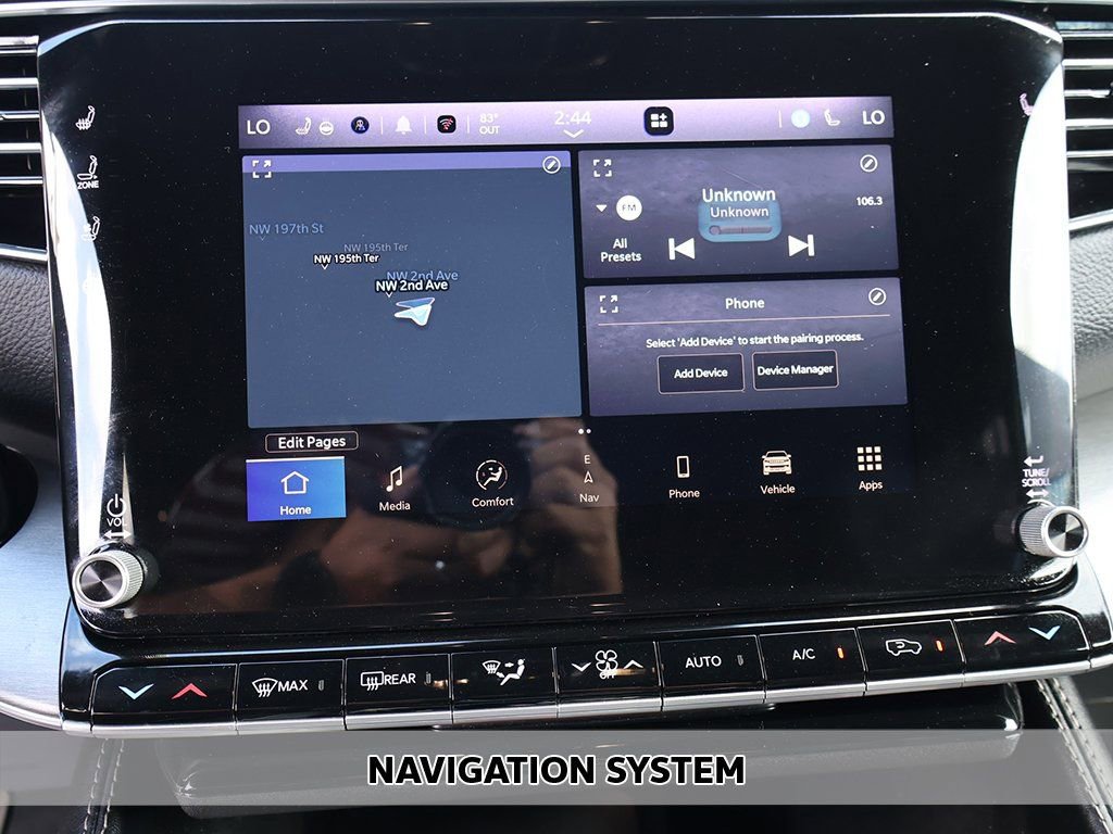 Used 2025 Jeep Wagoneer L Series II w/ 8-pass Seating Package AWD/4WD image 3