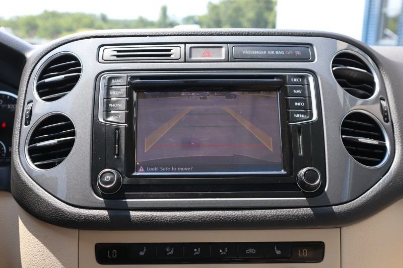 Used 2017 Volkswagen Tiguan SEL AWD/4WD image 14