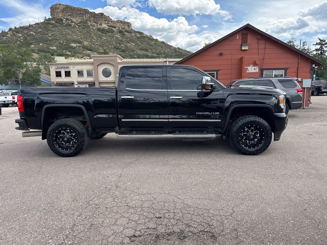 Used 2019 GMC Sierra 2500 Denali w/ Duramax Plus Package image 9