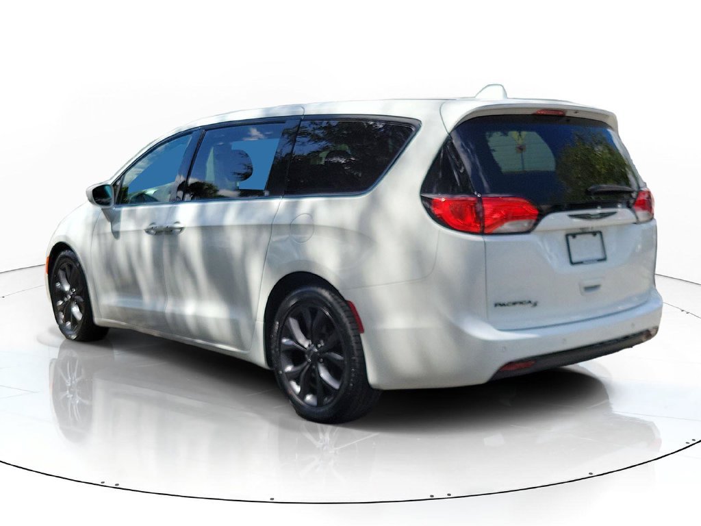 Used 2018 Chrysler Pacifica Touring Plus w/ S Appearance Package FWD image 4