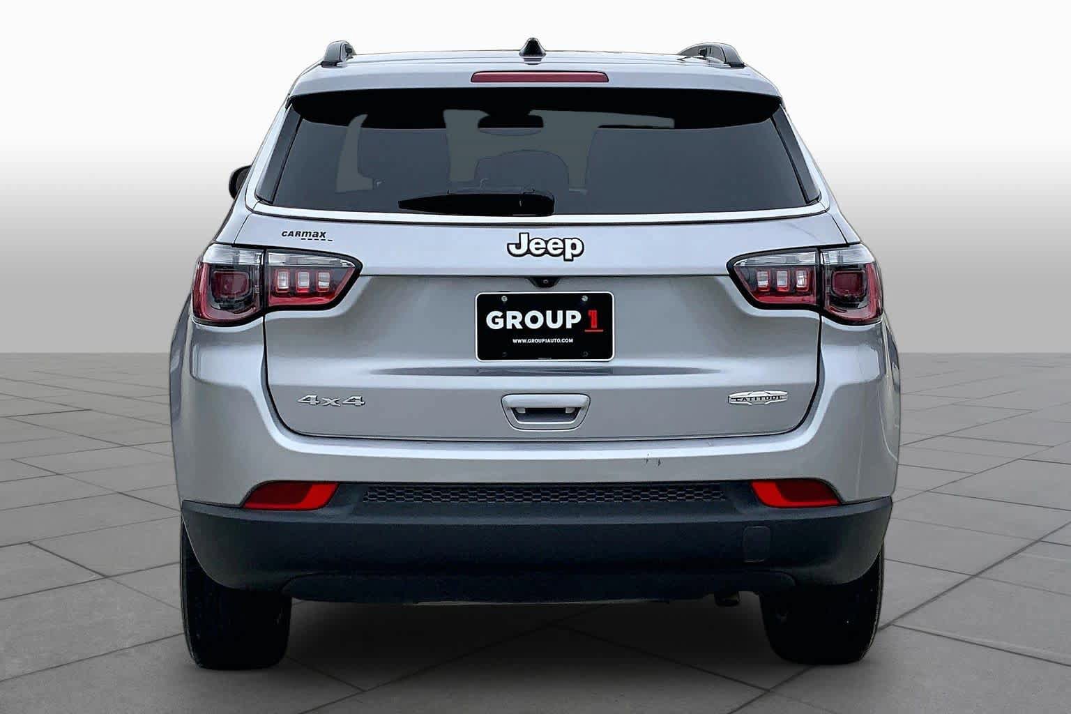 Used 2022 Jeep Compass Latitude w/ Sun and Sound Group AWD/4WD image 5