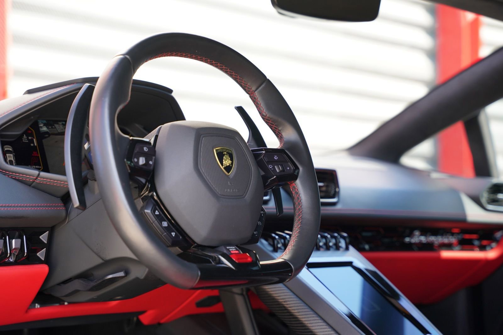 Used 2021 Lamborghini Huracan EVO image 23