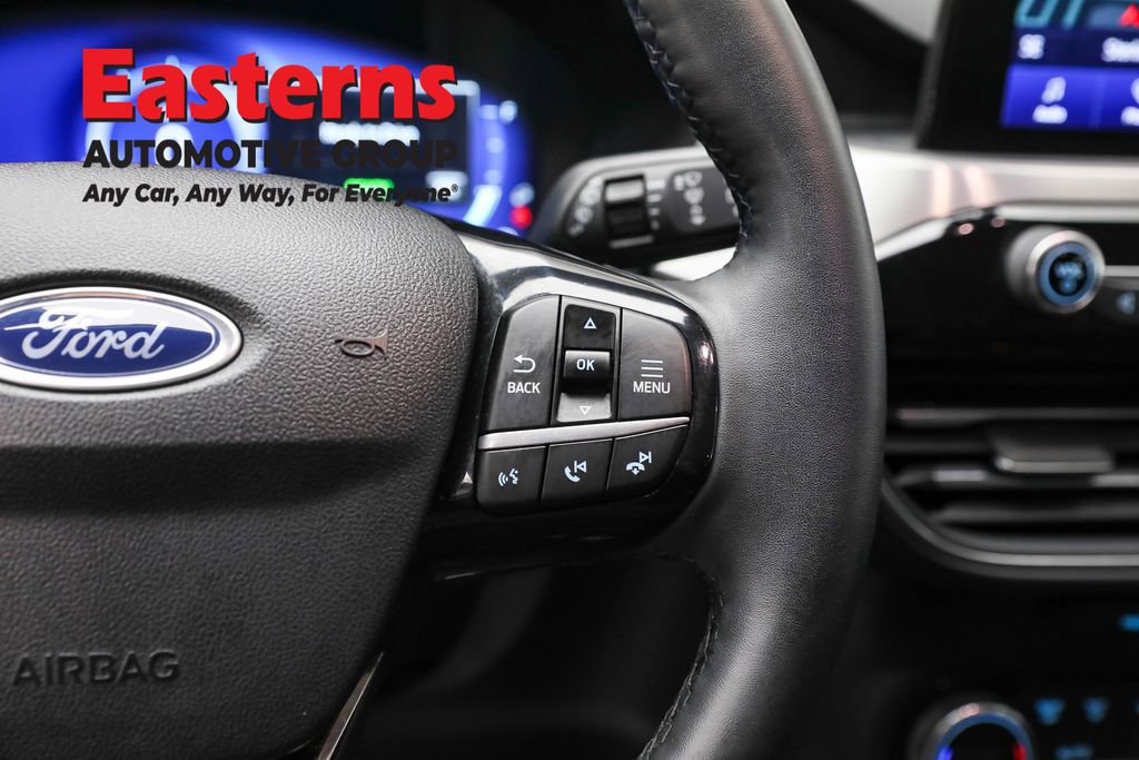 Used 2021 Ford Escape Titanium image 16