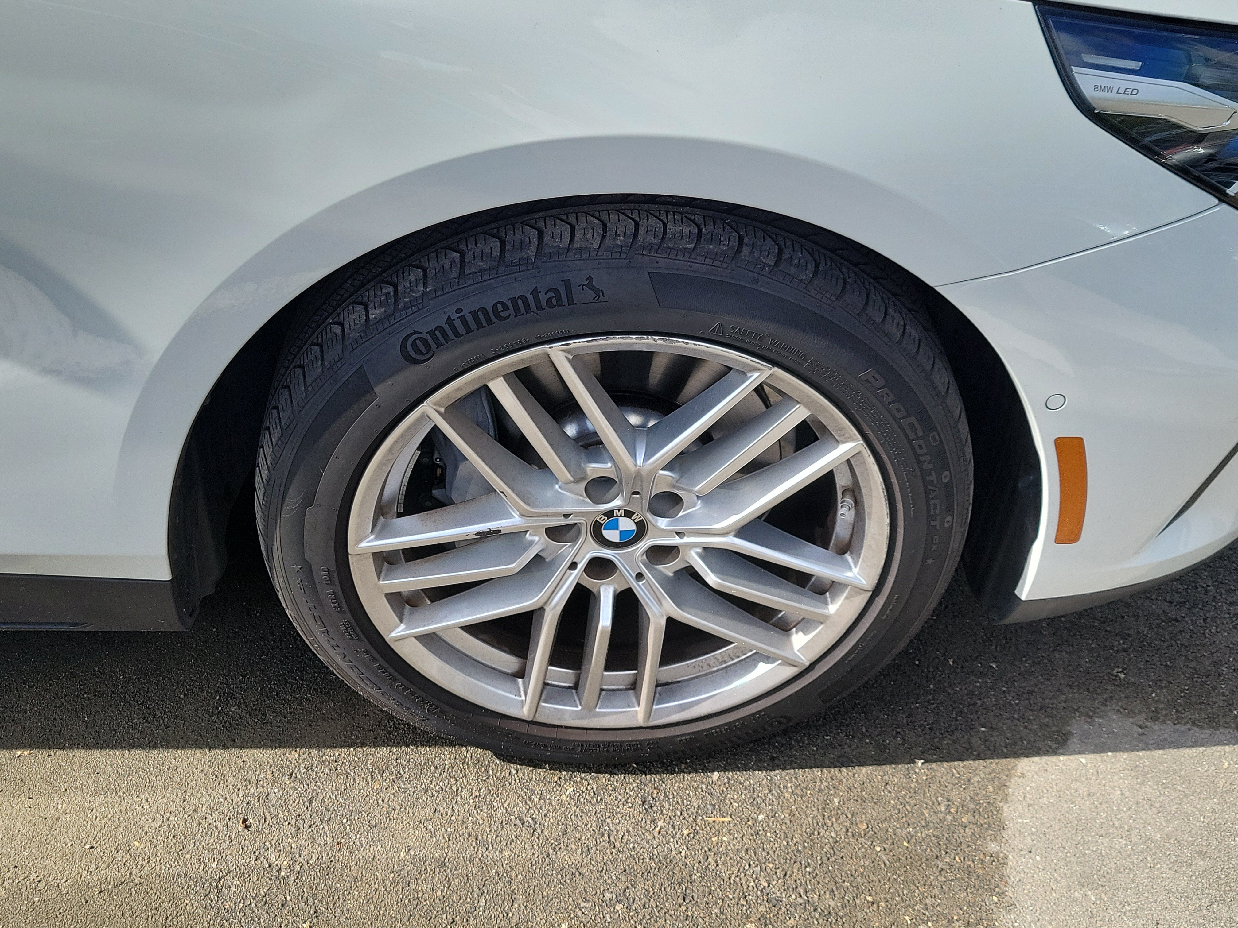 Used 2024 BMW 530i w/ Convenience Package RWD image 6
