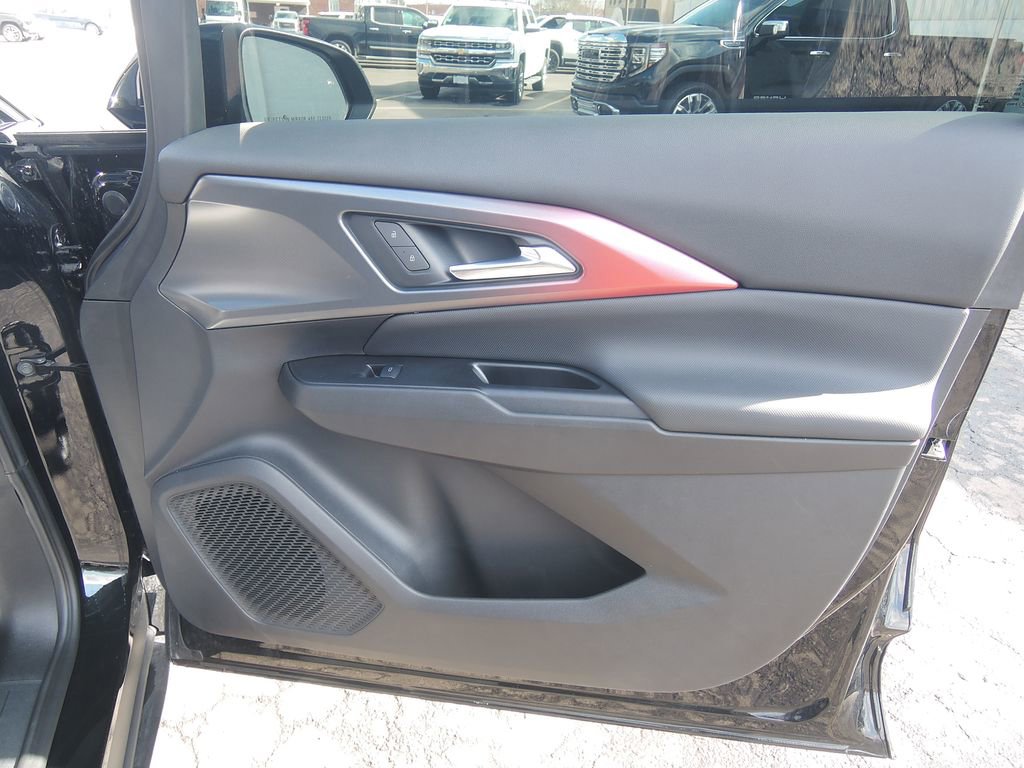 Used 2025 Chevrolet Equinox EV RS FWD image 31