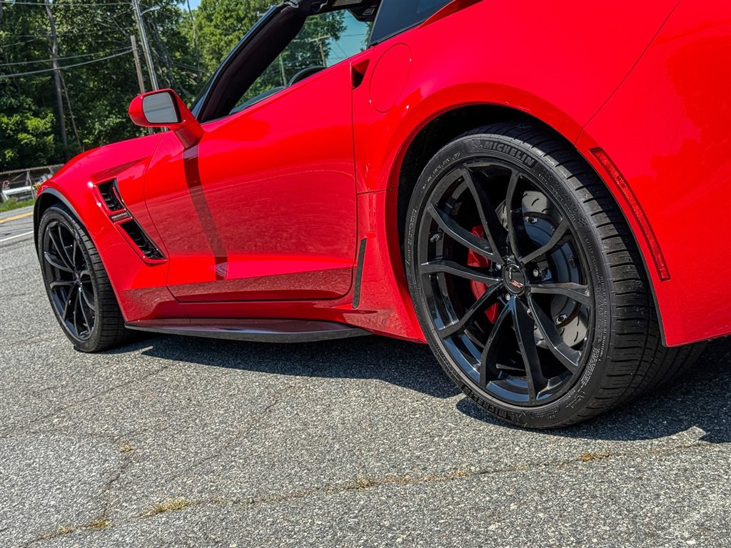 Used 2019 Chevrolet Corvette Grand Sport w/ Carbon Flash Badge Package RWD image 22
