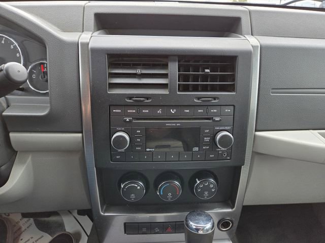 Used 2008 Jeep Liberty Sport w/ Popular Equipment Group AWD/4WD image 19