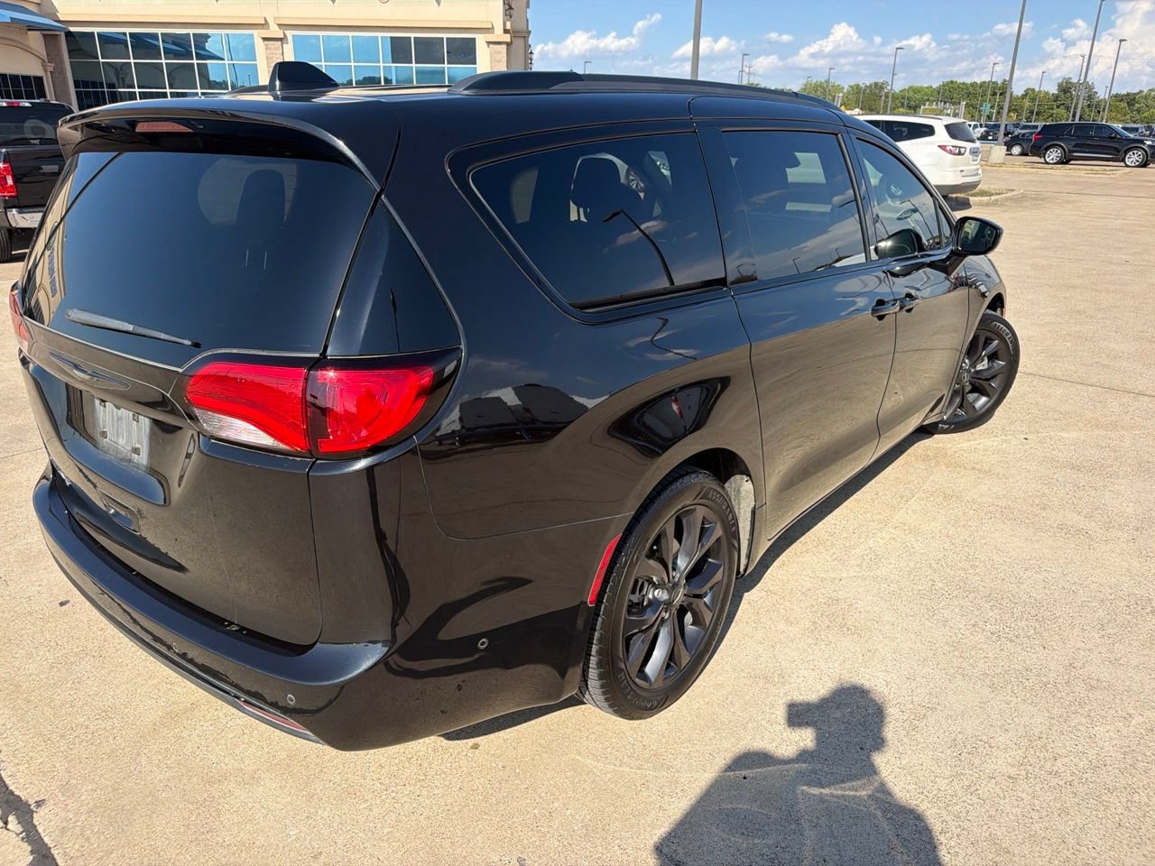 Used 2019 Chrysler Pacifica Touring-L Plus w/ Advanced Safetytec Group FWD image 12
