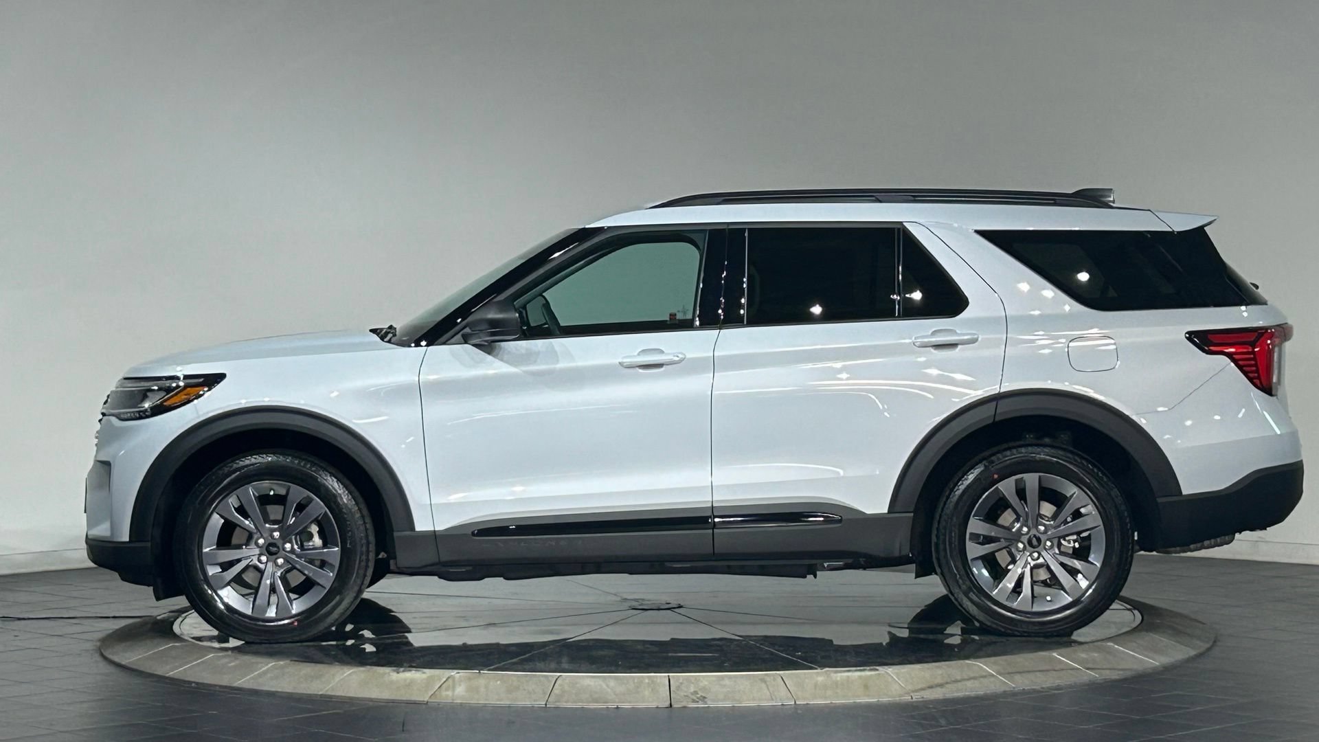 New 2026 Ford Explorer Active w/ Active Comfort Package AWD/4WD image 6