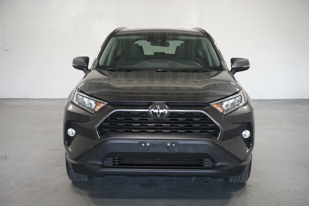 Used 2020 Toyota RAV4 XLE image 2