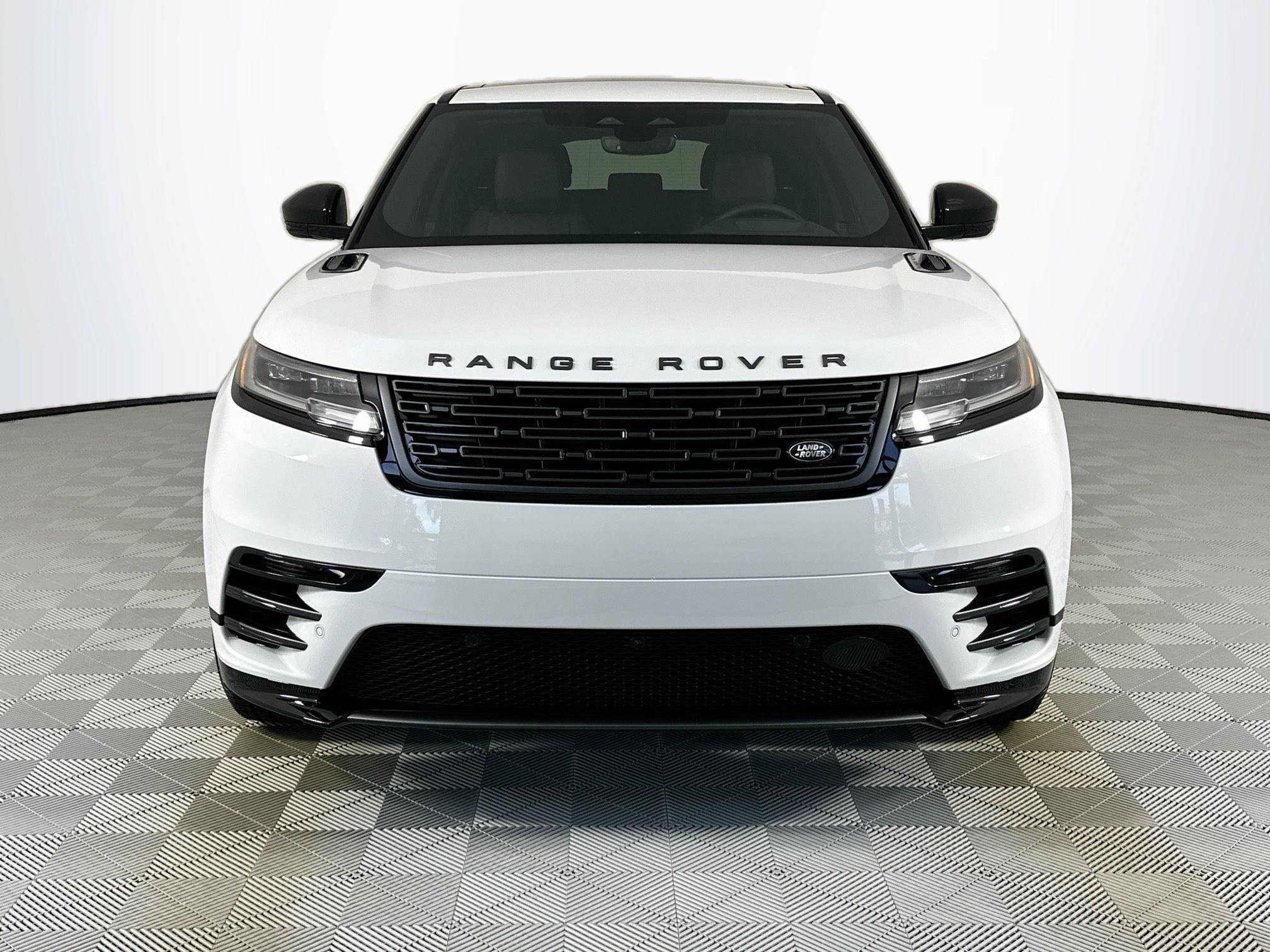 Used 2026 Land Rover Range Rover Velar Dynamic SE image 2