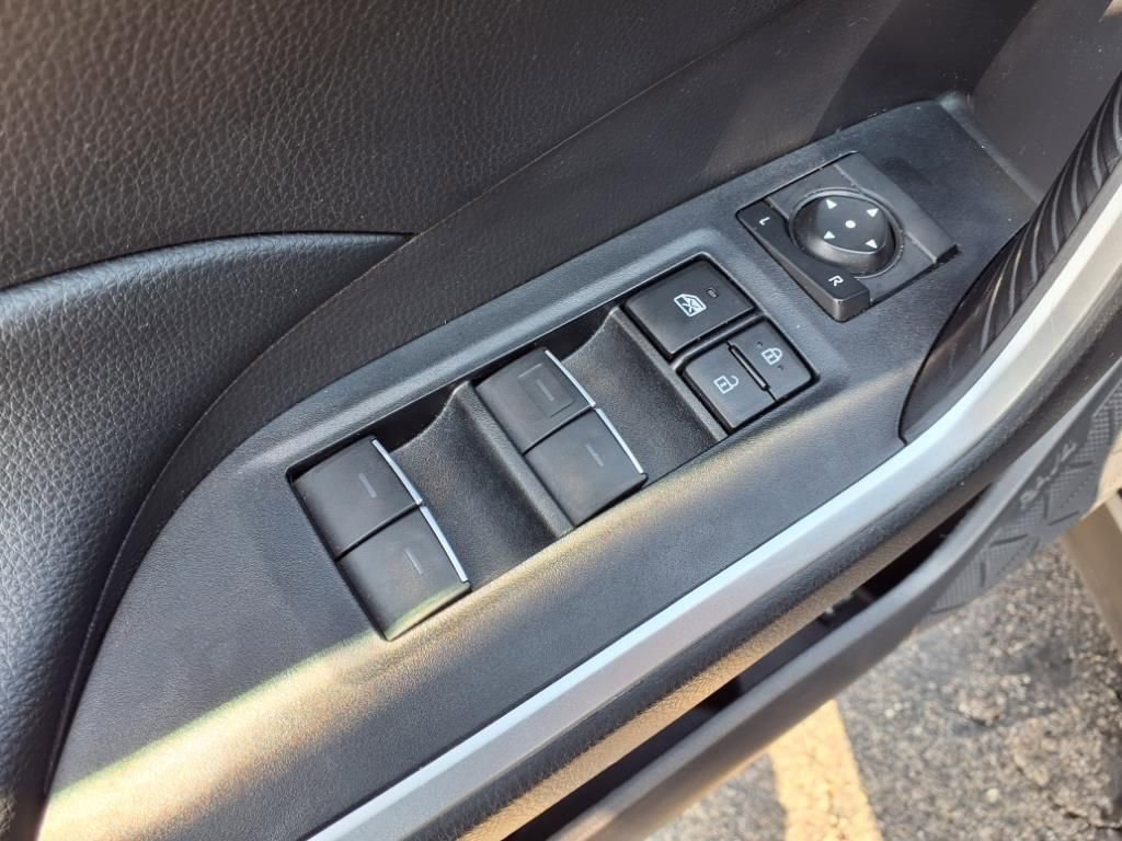 Used 2022 Toyota RAV4 XLE image 10