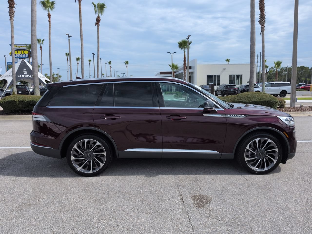 Certified 2020 Lincoln Aviator Reserve w/ Equipment Group 202A AWD/4WD image 3