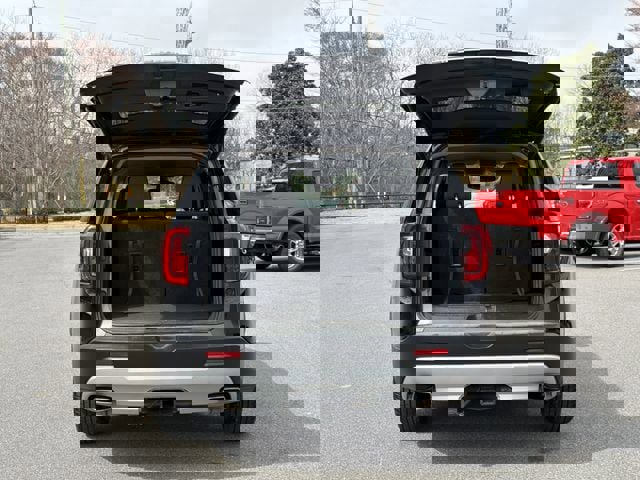 Used 2023 GMC Acadia SLT image 11