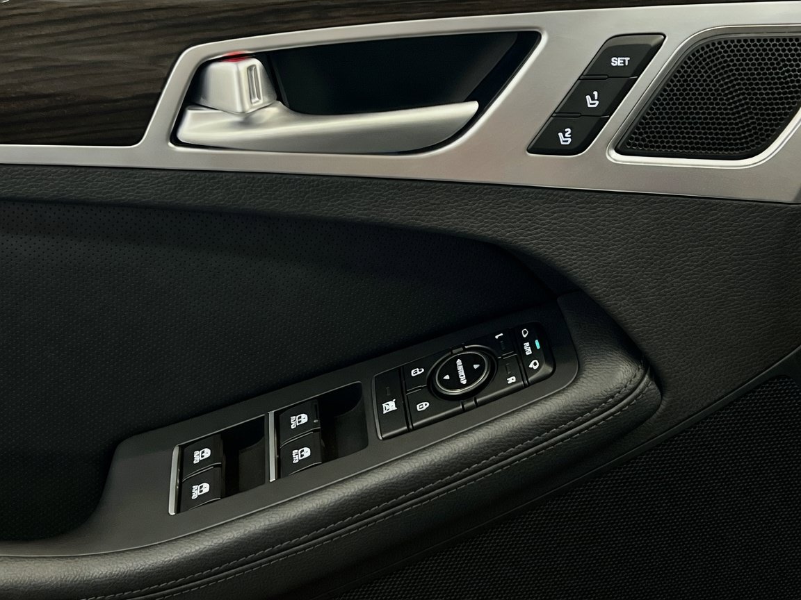Used 2019 Genesis G80 3.8 RWD image 14