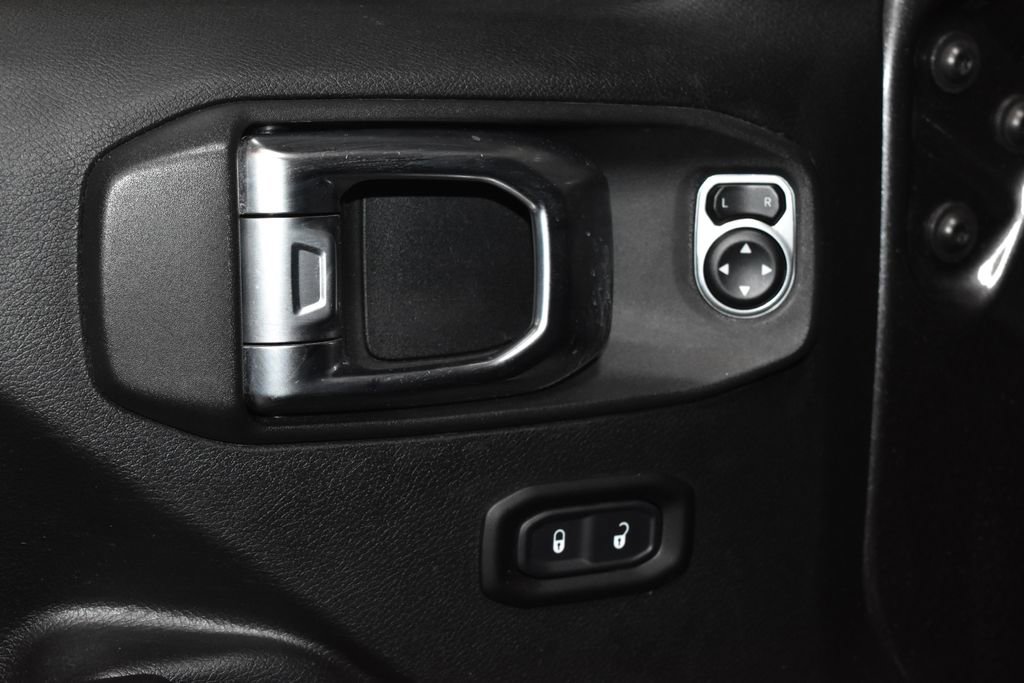 Used 2018 Jeep Wrangler Unlimited Sport S AWD/4WD image 5