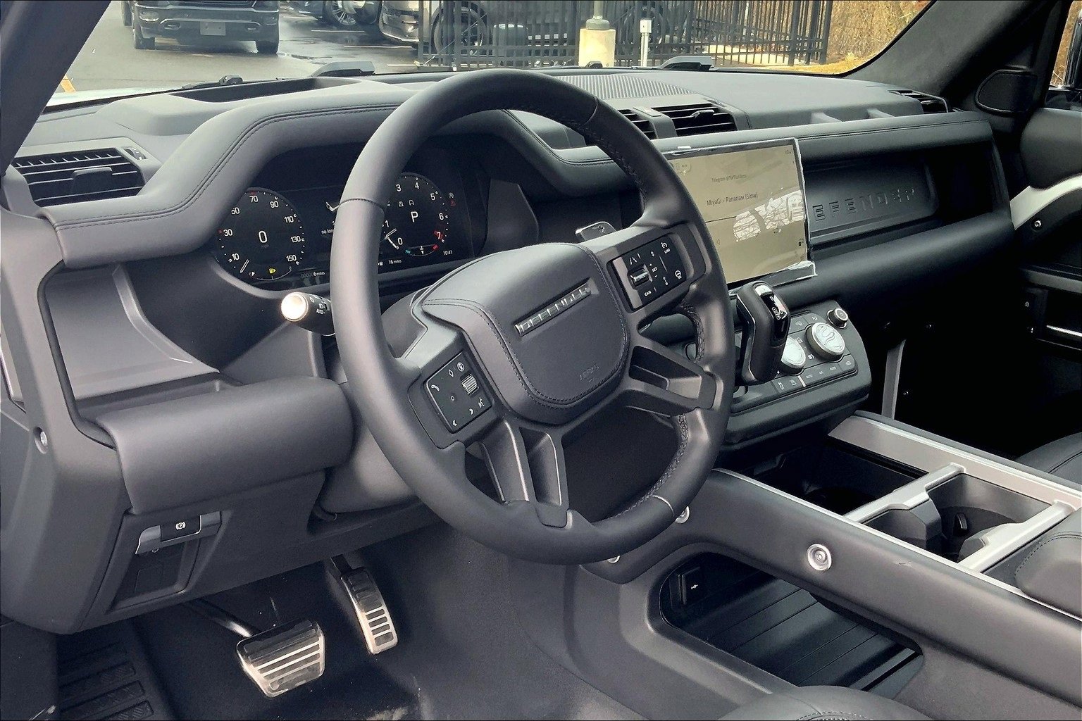 New 2025 Land Rover Defender 90 V8 image 8