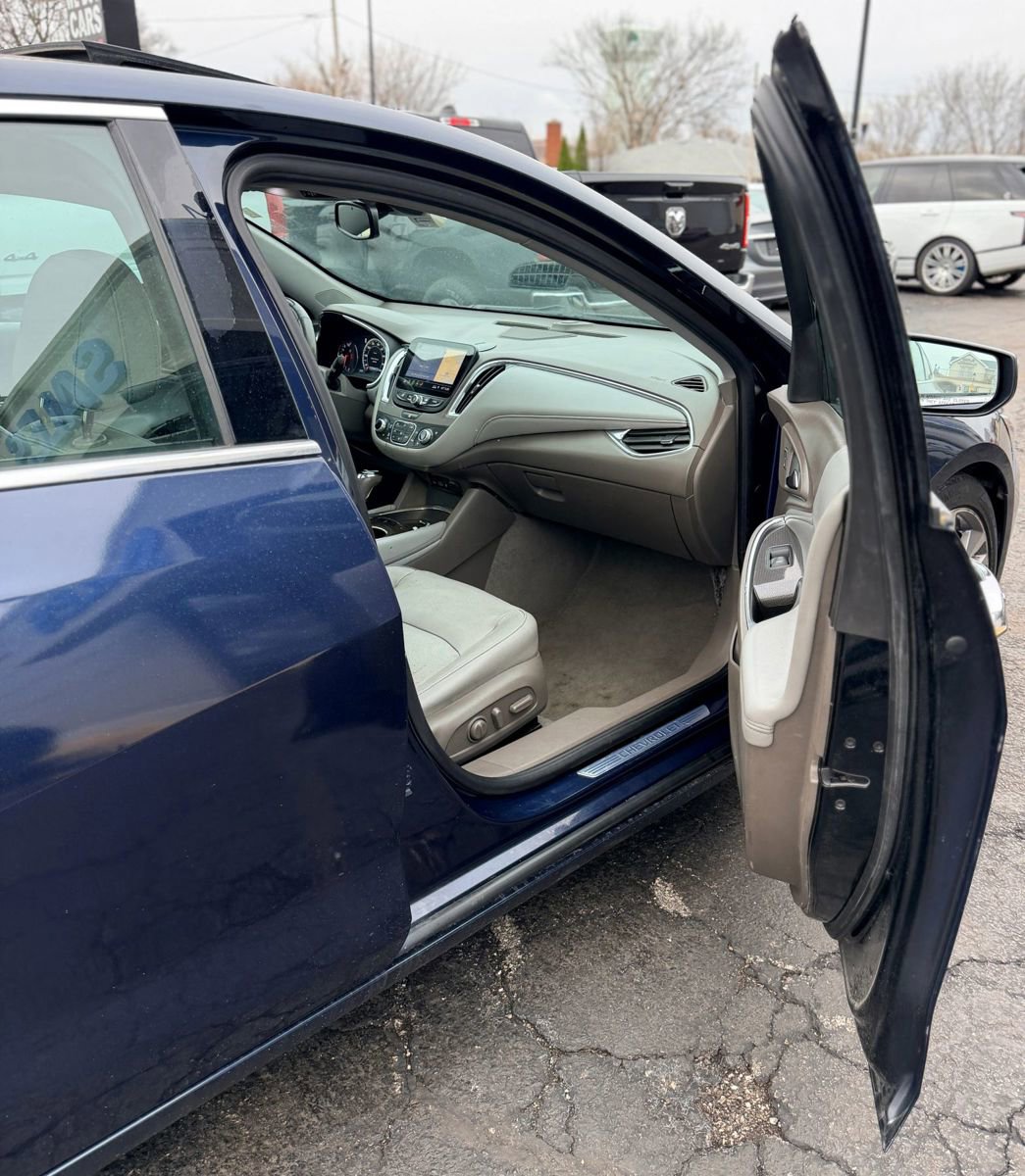 Used 2019 Chevrolet Malibu Premier w/ Sun and Wheel Package FWD image 8