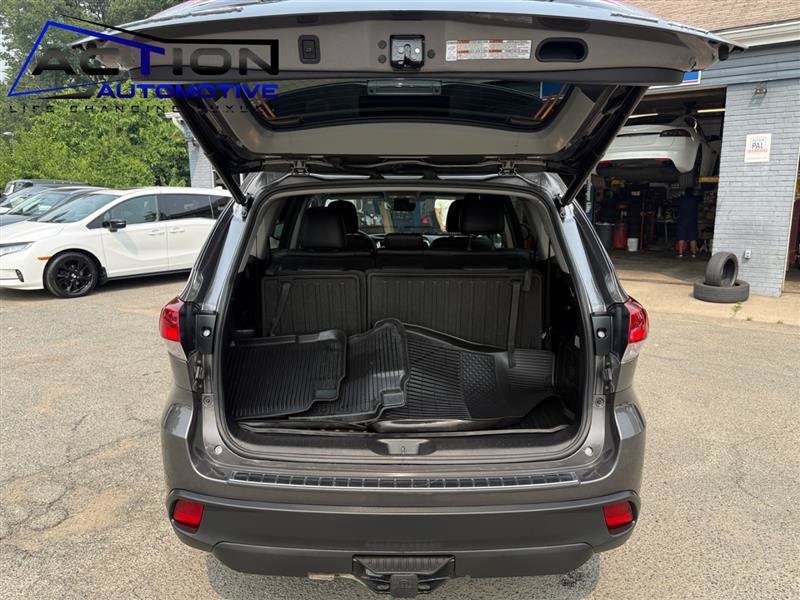 Used 2017 Toyota Highlander XLE AWD/4WD image 19