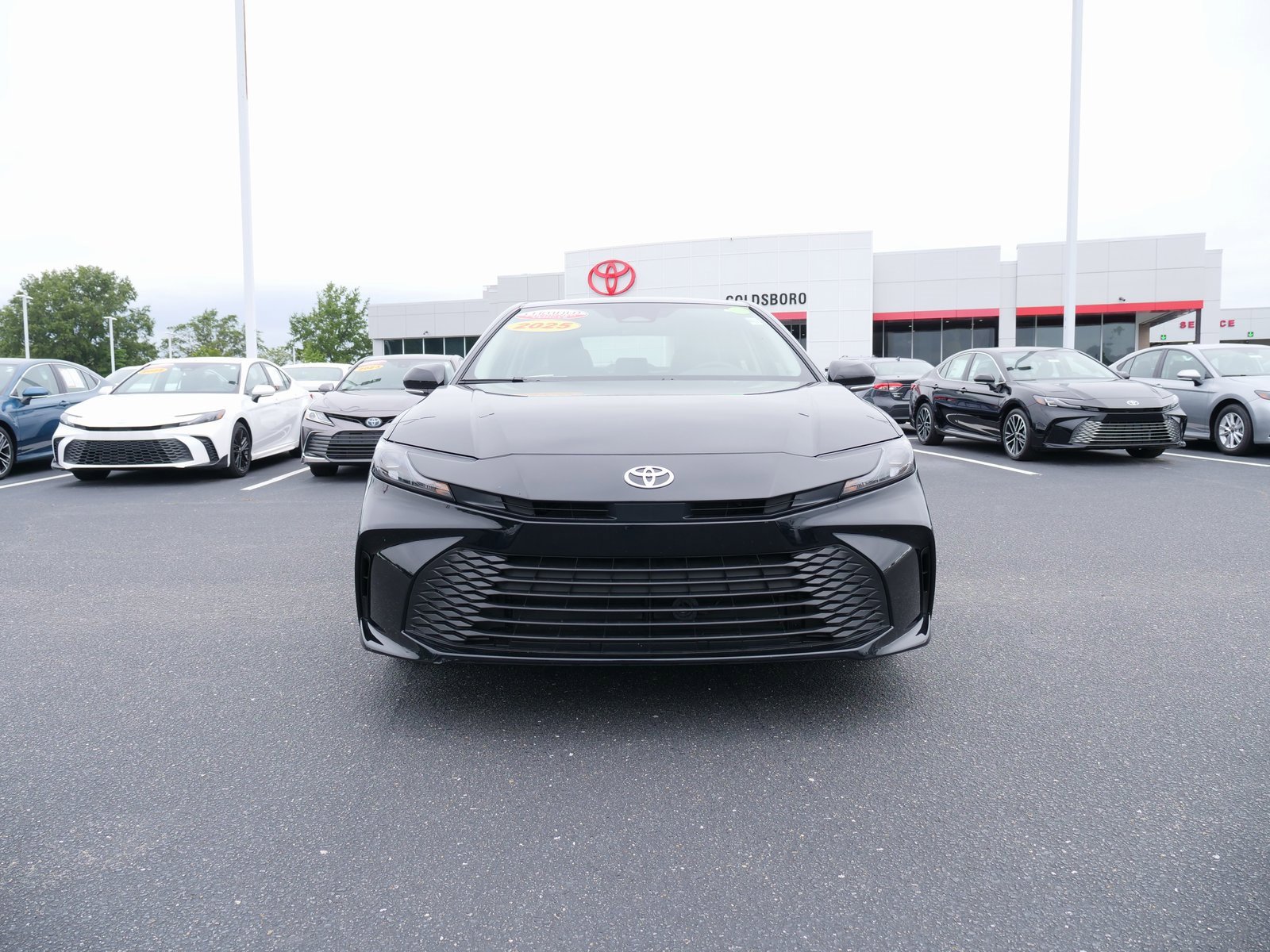 Used 2025 Toyota Camry LE image 9