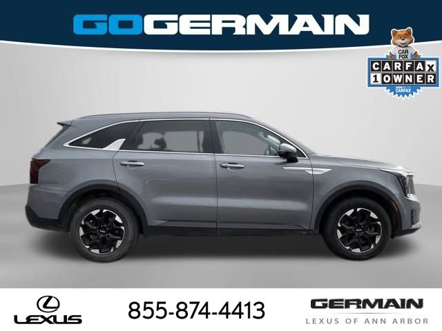 Used 2024 Kia Sorento S image 9
