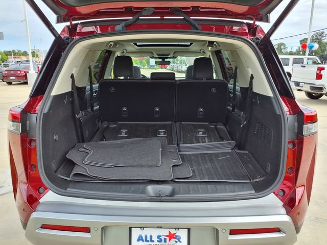 Used 2024 Nissan Pathfinder Platinum w/ Cargo Package FWD image 12