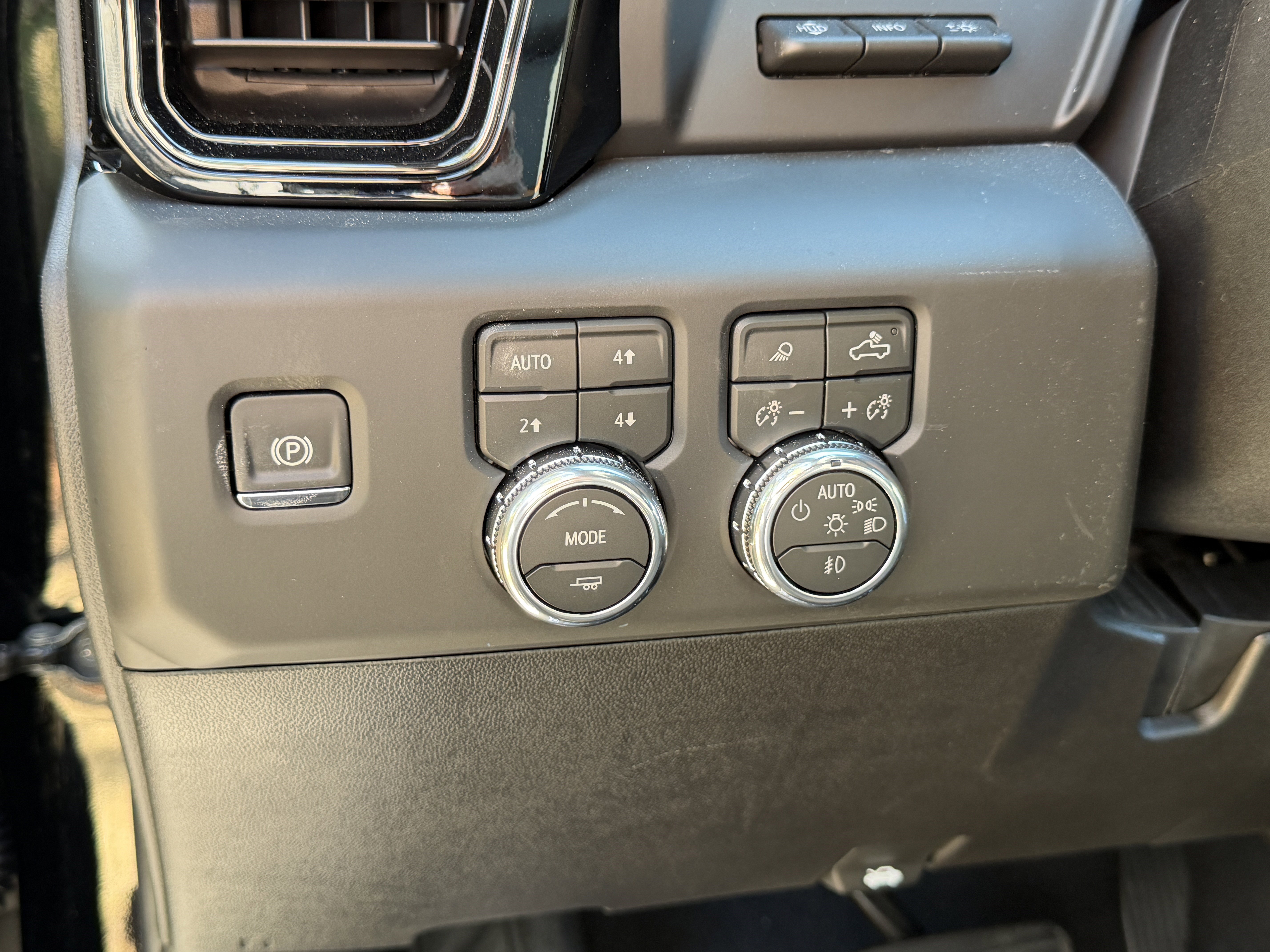 New 2026 GMC Sierra 2500 AT4 w/ Technology Package image 15