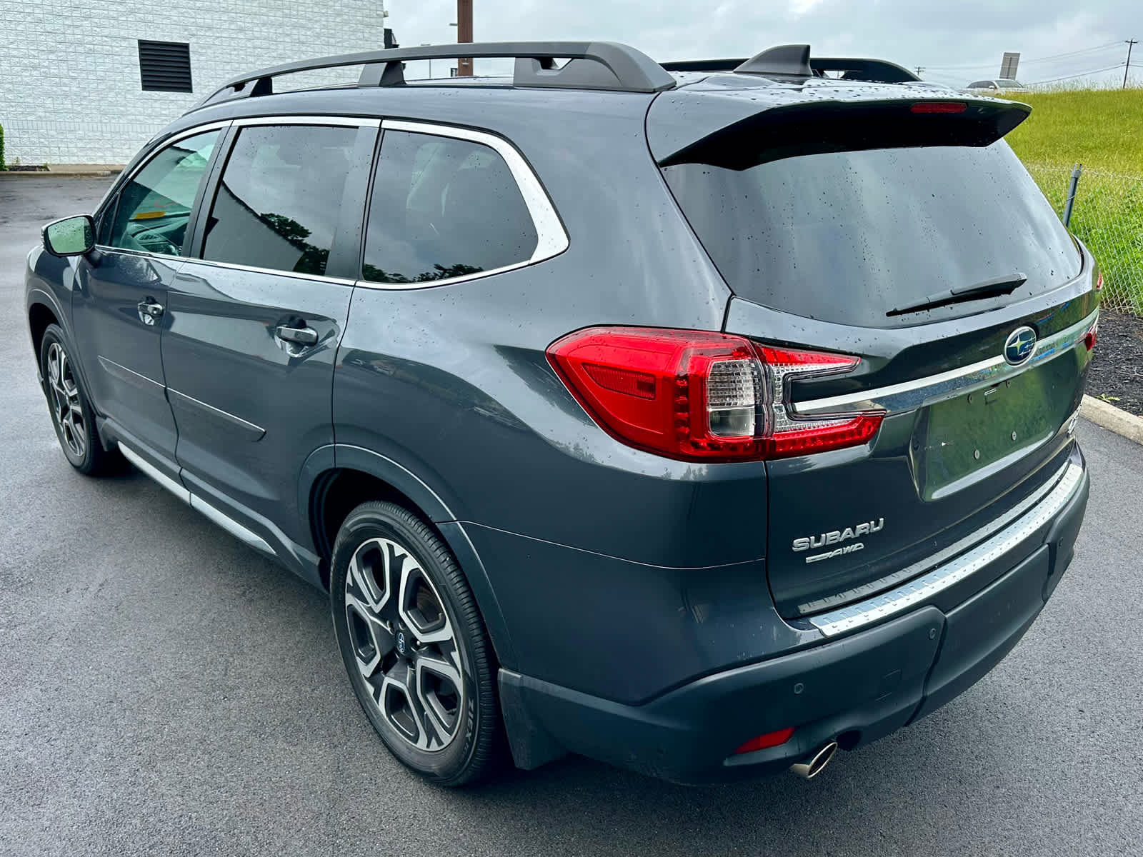 Used 2023 Subaru Ascent Limited w/ Technology Package AWD/4WD image 7