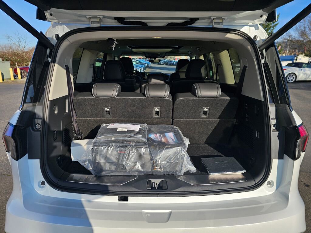 New 2026 INFINITI QX80 Luxe w/ Cargo Package image 19