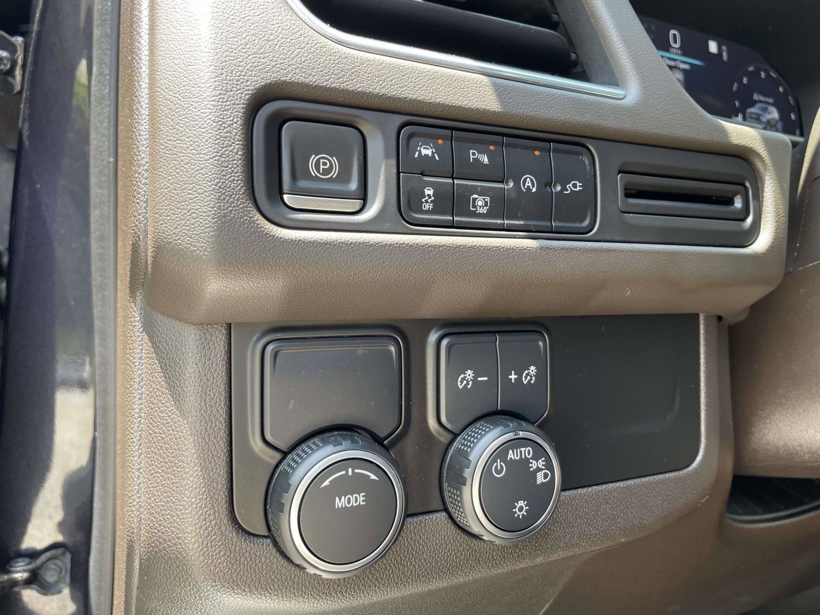 Used 2022 Chevrolet Tahoe LT w/ LT Signature Plus Package RWD image 18