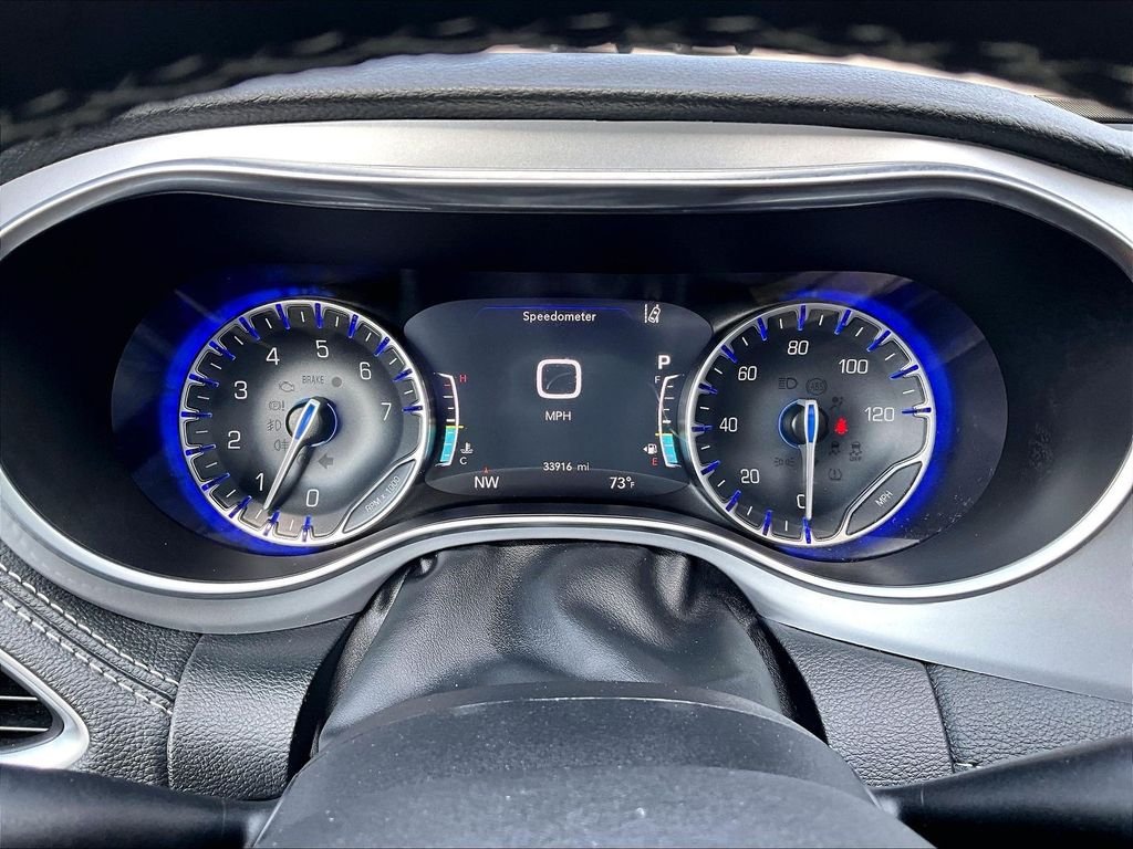 Used 2025 Chrysler Pacifica Limited FWD image 26