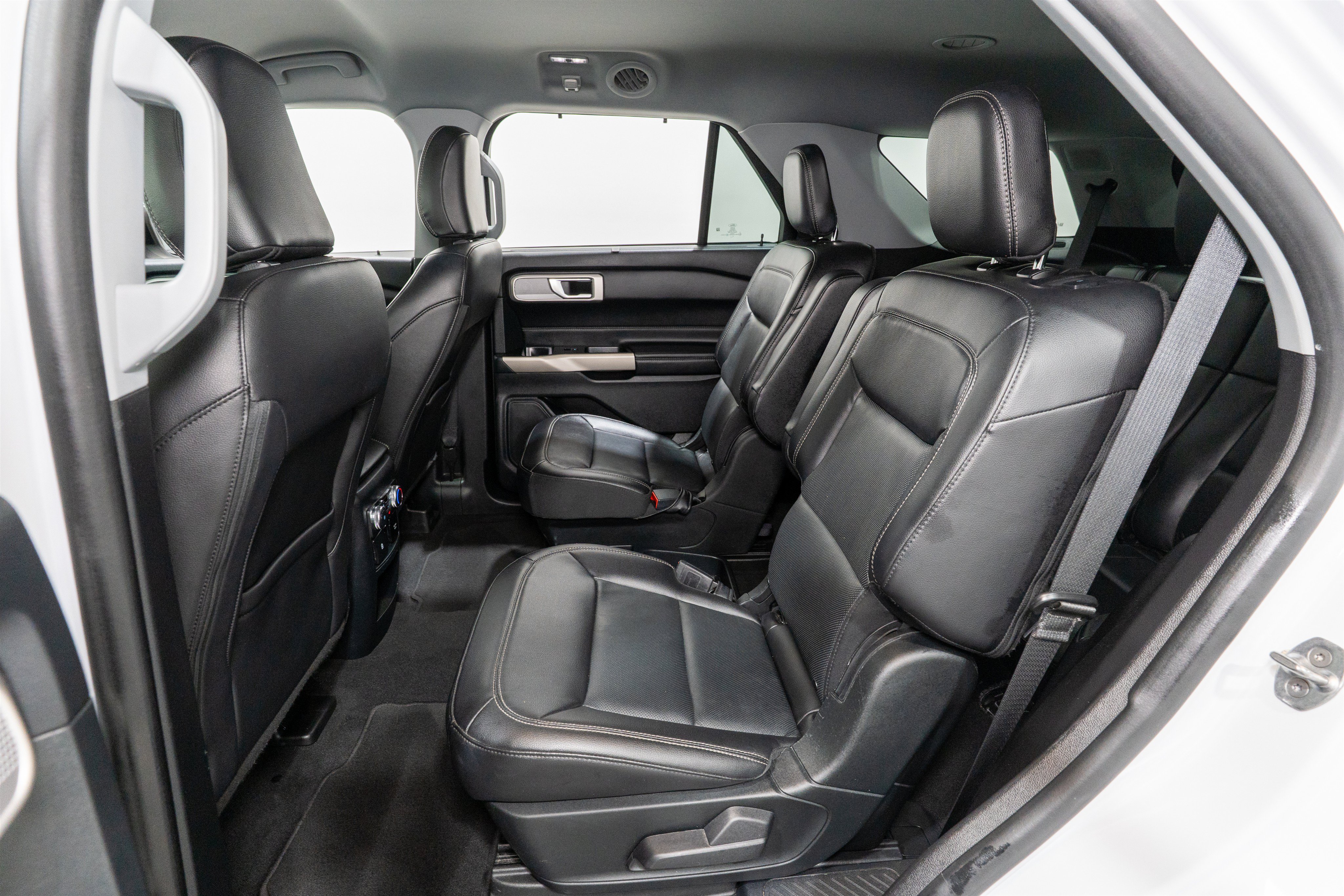 Used 2021 Ford Explorer Limited w/ Equipment Group 301A RWD image 34