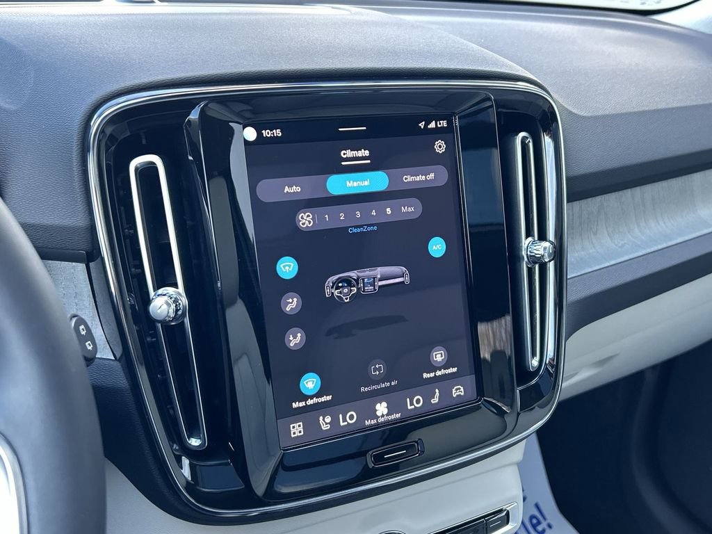 Certified 2023 Volvo XC40 B5 Plus w/ Climate Package image 21