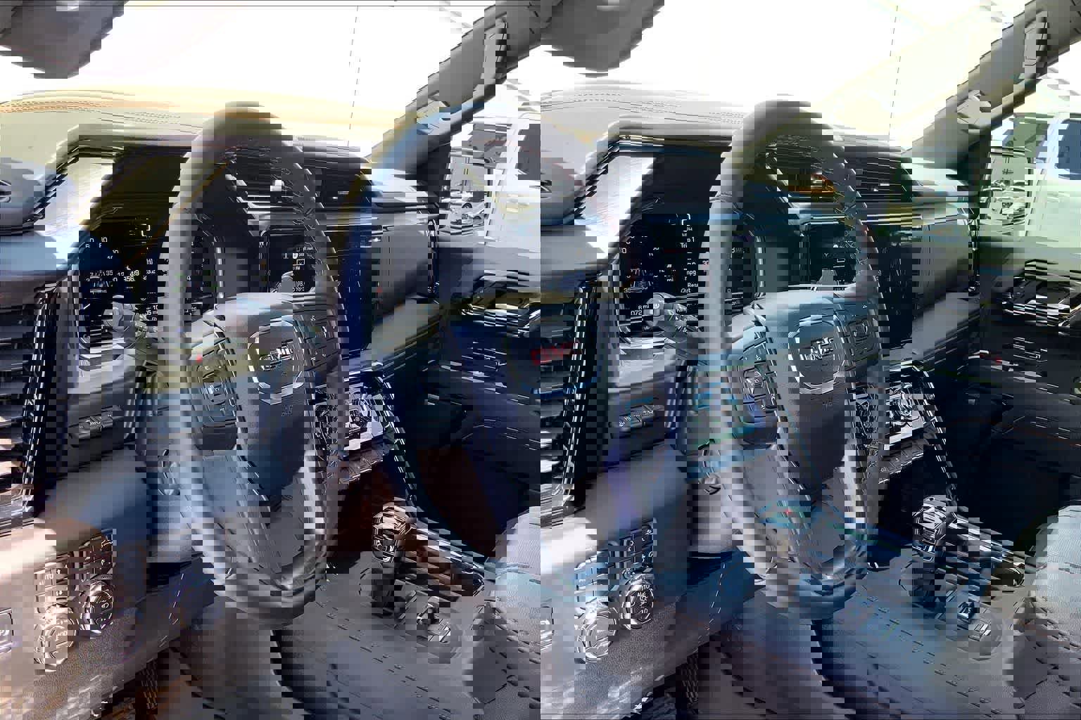 Used 2025 GMC Sierra 1500 AT4 w/ AT4 Premium Package AWD/4WD image 3