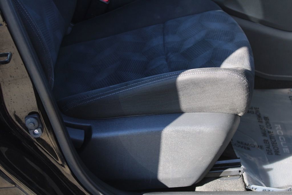 Used 2015 Nissan Rogue S image 19