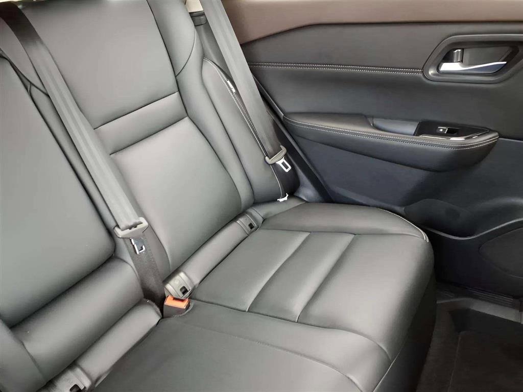 Used 2023 Nissan Rogue SL image 18