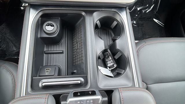 New 2025 Ford Expedition Active image 19