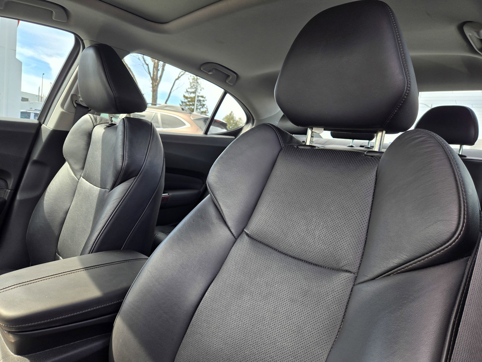 Used 2017 Acura TLX w/ Technology Package image 16