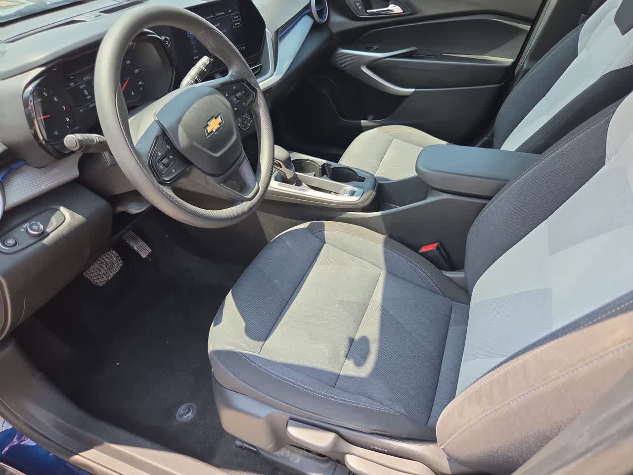 Used 2024 Chevrolet Trax LS w/ LS Convenience Package FWD image 10