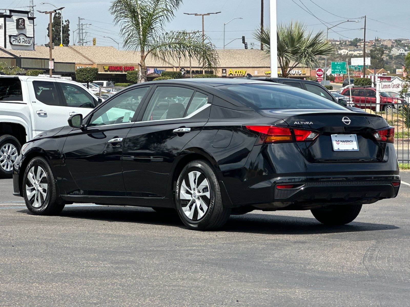 Used 2024 Nissan Altima 2.5 S FWD image 3