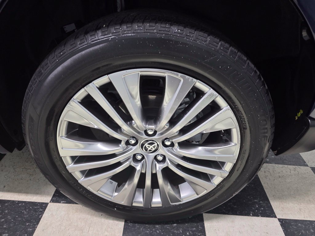 Used 2023 Toyota Venza XLE AWD/4WD image 20