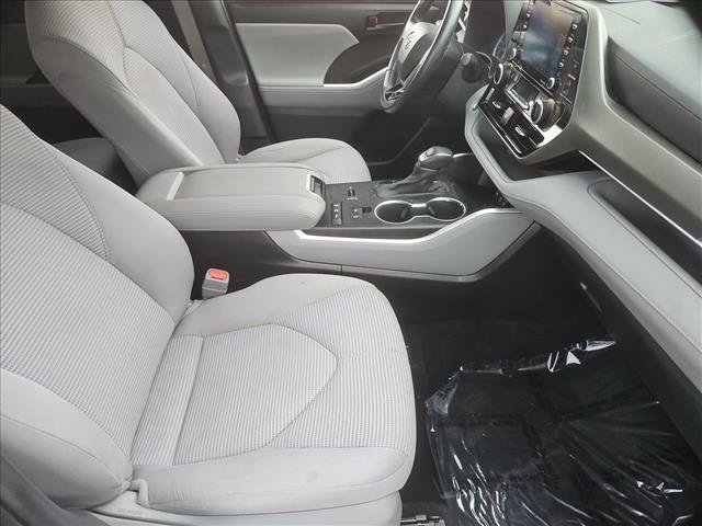 Used 2021 Toyota Highlander LE AWD/4WD image 27
