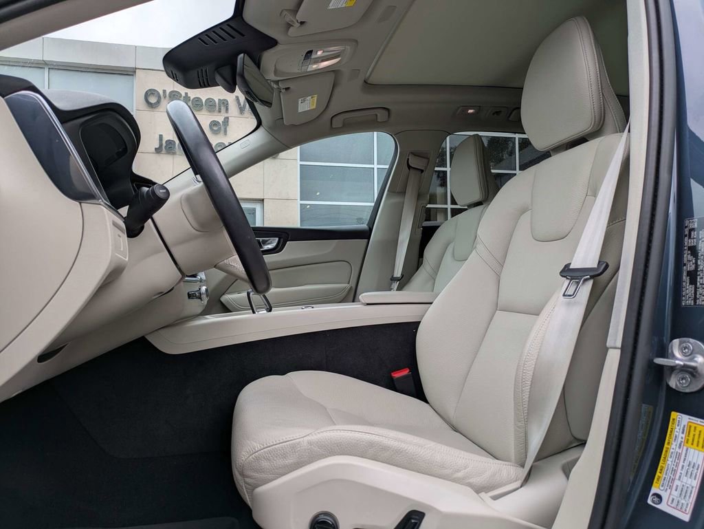 Certified 2024 Volvo XC60 B5 Plus w/ Protection Package Premier AWD/4WD image 2